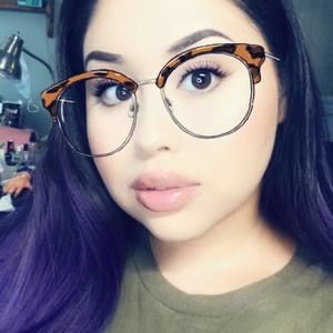 Meet your Posher, Alejandra